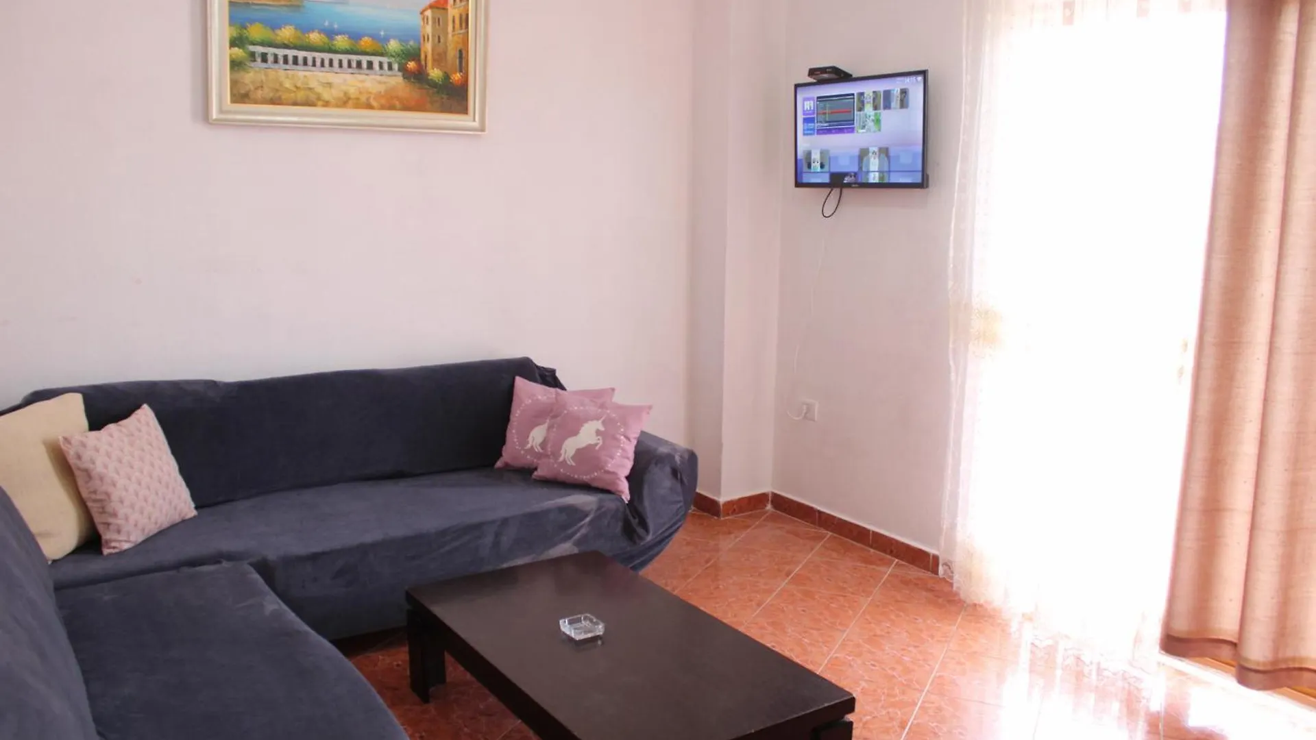 Crew Hostel Tirana Albanien
