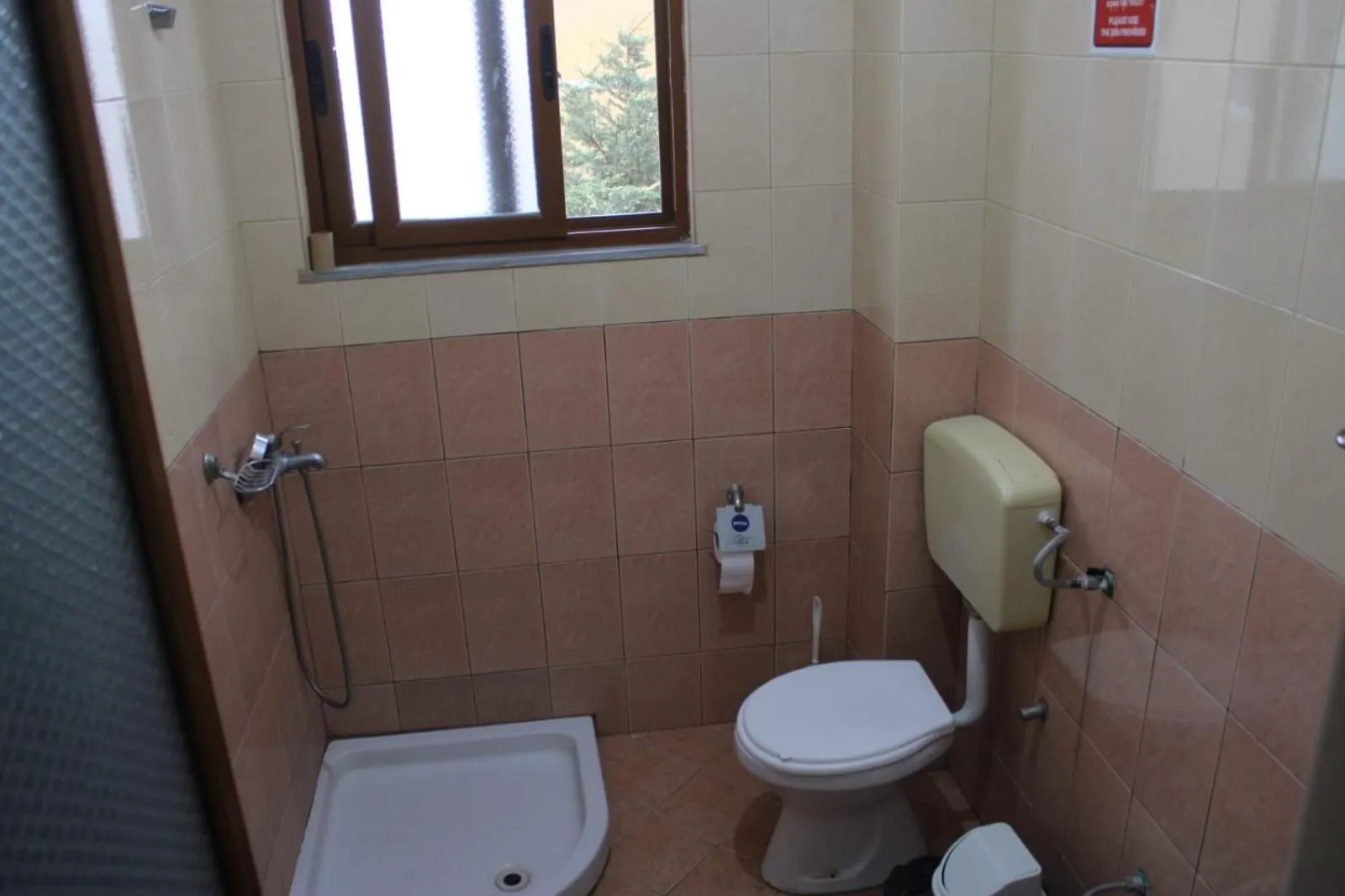 Crew Hostel Tirana Albanien
