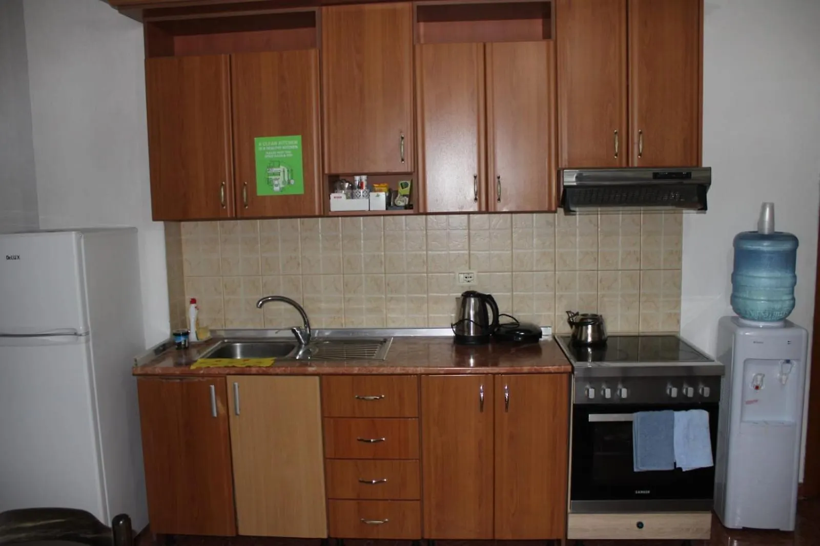 Crew Hostel Tirana 0*,
